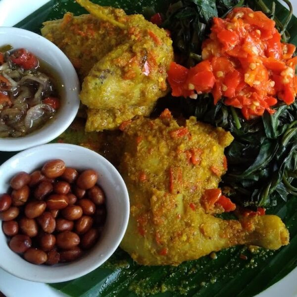 Nasi Campur Bali (Ayam Goreng Lengkap)